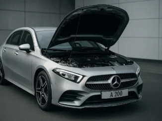 une Mercedes Classe A 200 de couleur grise