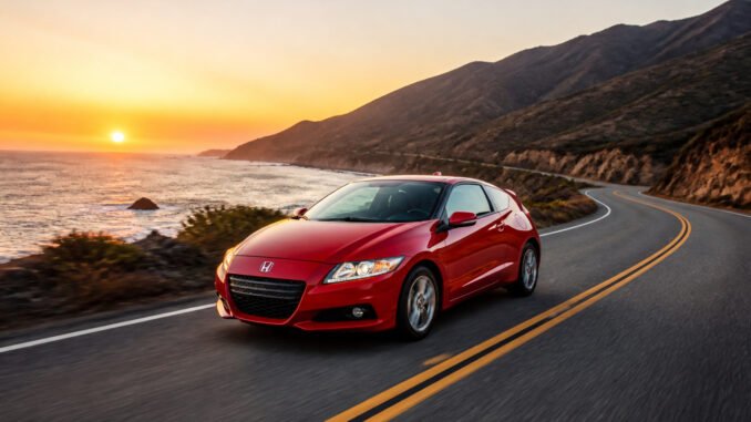 honda-cr-z-le-coupe-hybride-sportif-redecouvert Honda cr z rouge sur route cotiere au coucher du soleil